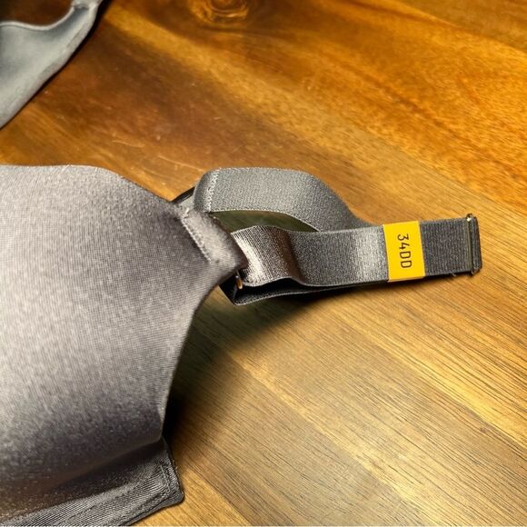 Vanity Fair NWT bra 🖤 soft seamless design 🖤 gray 🖤 molded cups 🖤 34DD 🖤 - Picture 2 of 5